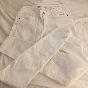 Old navy white skinny jeans! Size 2!